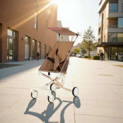 صورة عربة أطفال خفيفة وسهلة الاستخدام